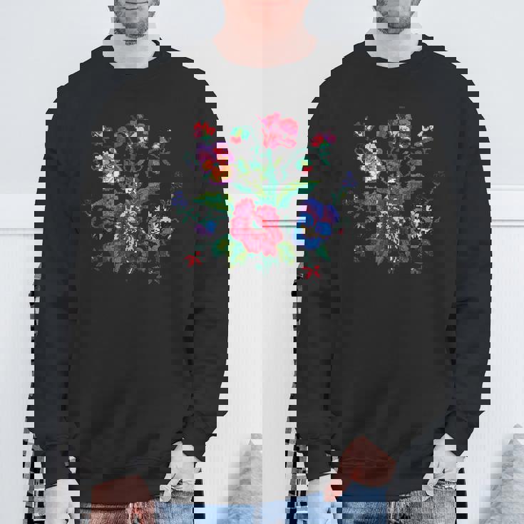 ウクライナの国民服ウクライナの刺繍の花 スウェットシャツ 高齢者への贈り物