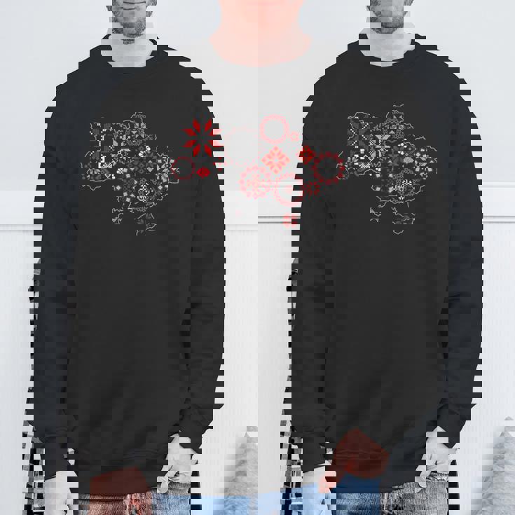 ウクライナ地図 ヴィシバンカ風 Ua刺繍 スウェットシャツ 高齢者への贈り物