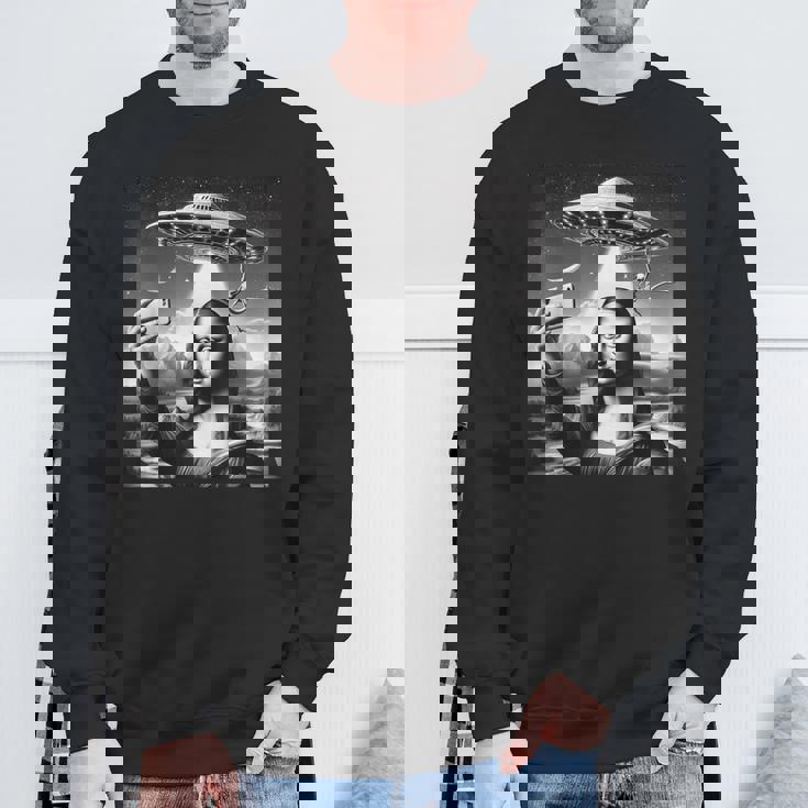 エイリアンufoモナリザと面白いセルフィー スウェットシャツ 高齢者への贈り物