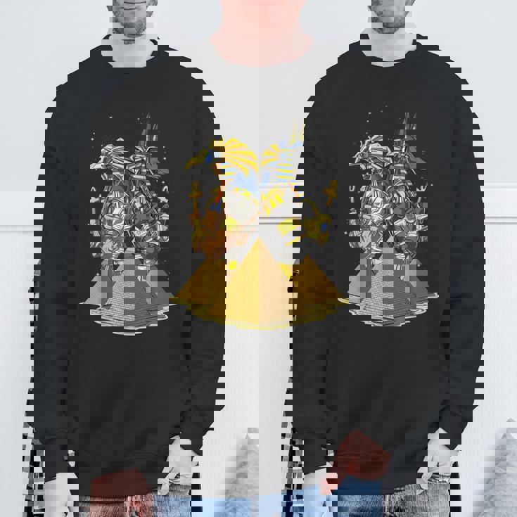 エジプトの神々アヌビスとホルスの目エジプトのピラミッドアンクのシンボル古代エジプト神話 スウェットシャツ 高齢者への贈り物