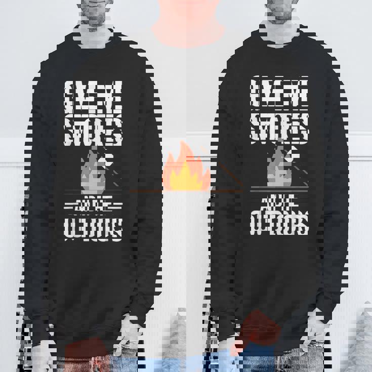 キャンプ&ハイカー向け、スモーズアンドザアウトドアデザインを与えてください スウェットシャツ 高齢者への贈り物