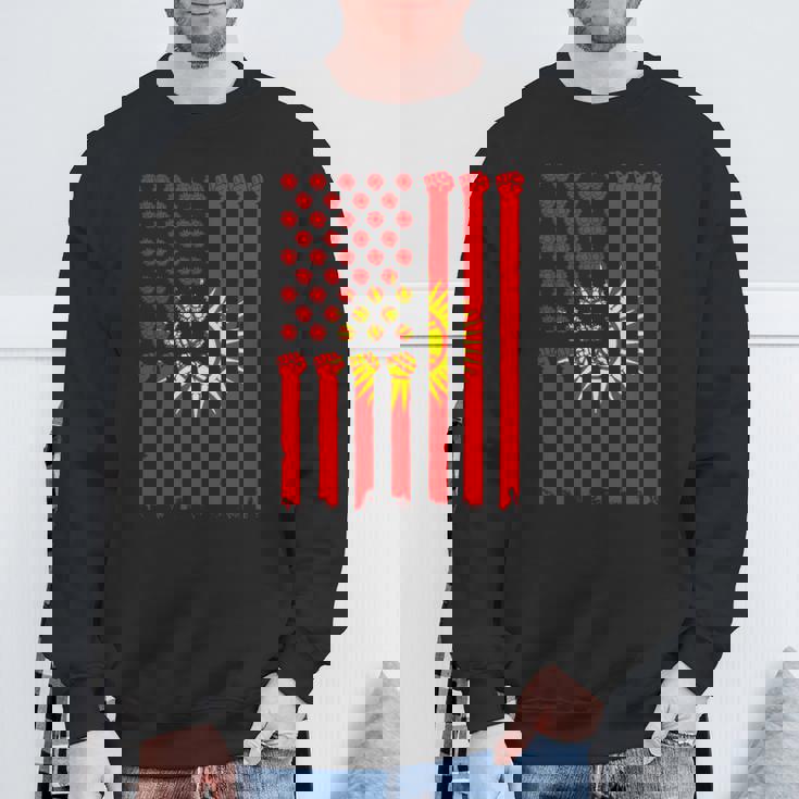 キルギス アメリカ 手拳 キルギス ルーツ アメリカ キルギス 国旗 スウェットシャツ 高齢者への贈り物