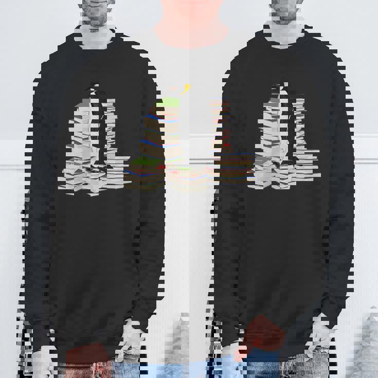 コウテイペンギン 鳥 本 読む 動物 図 バードウォッチング 贈り物 鳥類学者 生物学者 自然科学 スウェットシャツ 高齢者への贈り物