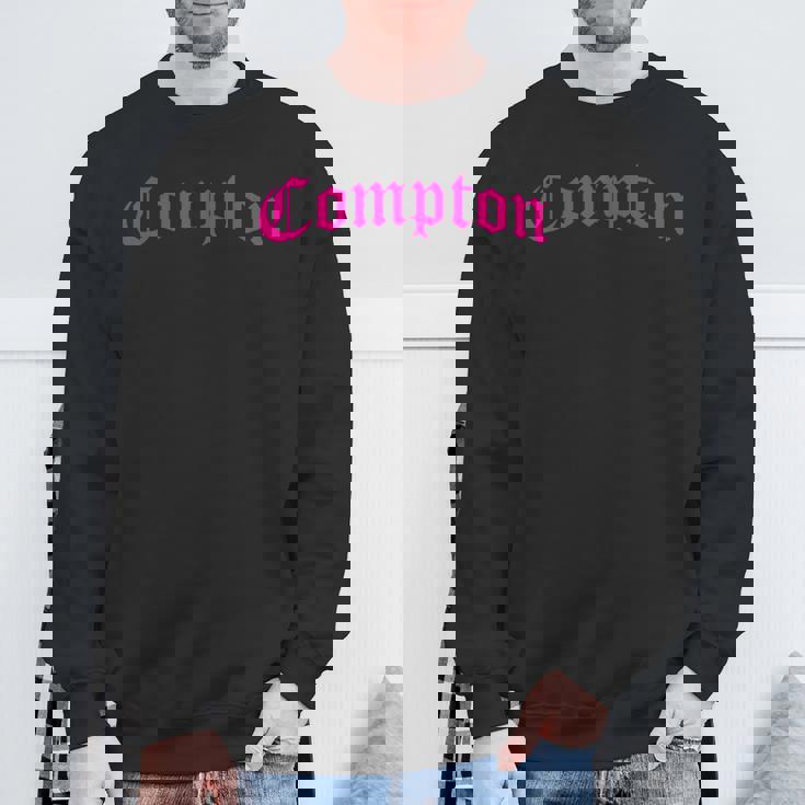 コンプトン、カリフォルニアピンクグラフィック スウェットシャツ 高齢者への贈り物