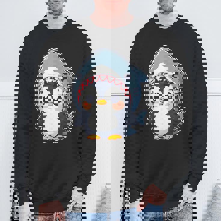 サメのコスチュームを着た面白いペンギン スウェットシャツ 高齢者への贈り物