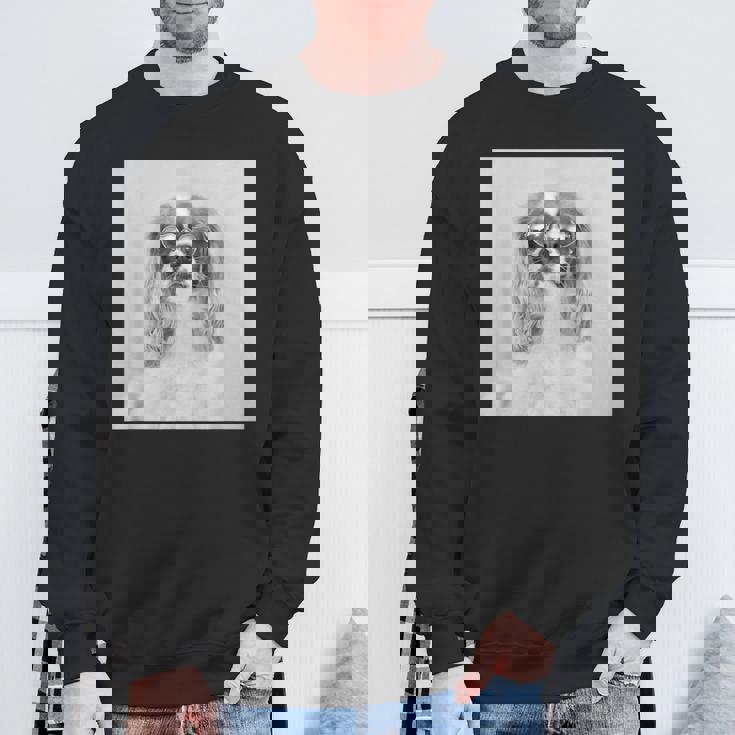 サングラスをかけたキャバリア スウェットシャツ 高齢者への贈り物