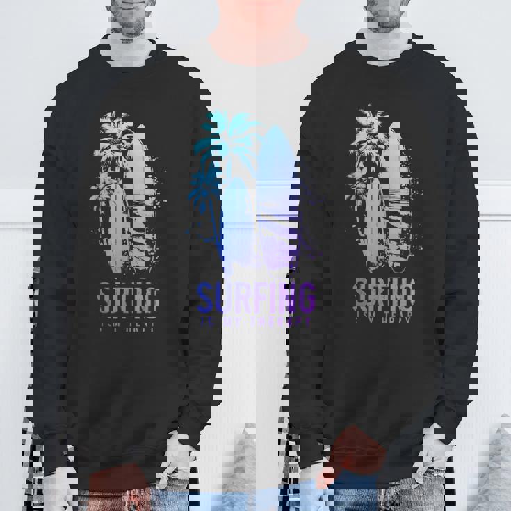 サーフィンセラピー ヴィンテージ サーフボード ヤシの木 ビーチサーファー スウェットシャツ 高齢者への贈り物