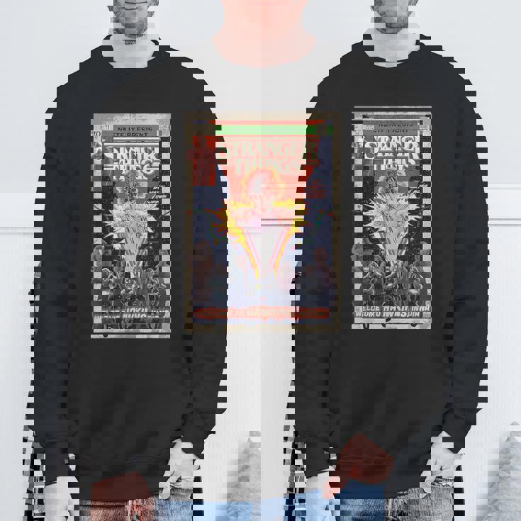 ストレンジャー・シングス リミックス 80年代レトロコミックアート ホーキンズへようこそ スウェットシャツ 高齢者への贈り物