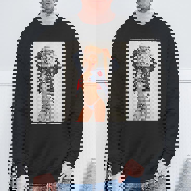 セクシーガールグラフィックtシャツ ブロンドボンシェルビキニピンナップガール スウェットシャツ 高齢者への贈り物