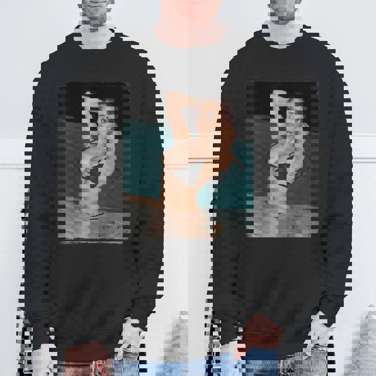 セクシーガールグラフィックtシャツ プールでセクシーなアジアのピンナップガール スウェットシャツ 高齢者への贈り物