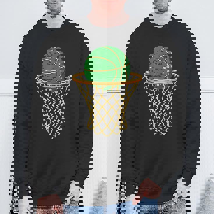 セントパトリックバスケットボールグリーンシャムロックバスケットボール スウェットシャツ 高齢者への贈り物