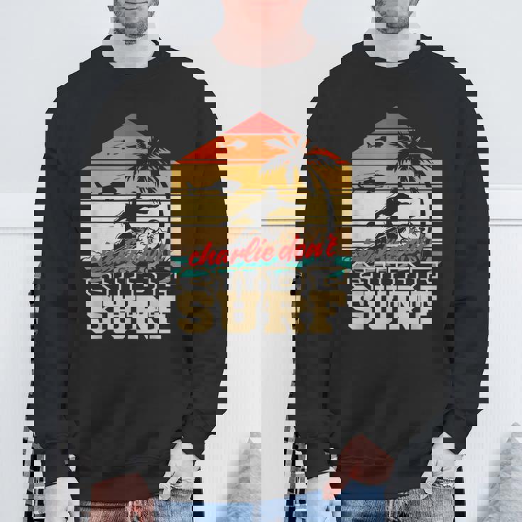 チャーリー・ドント・サーフィン・ミリタリー・ベトナム・サーフ スウェットシャツ 高齢者への贈り物