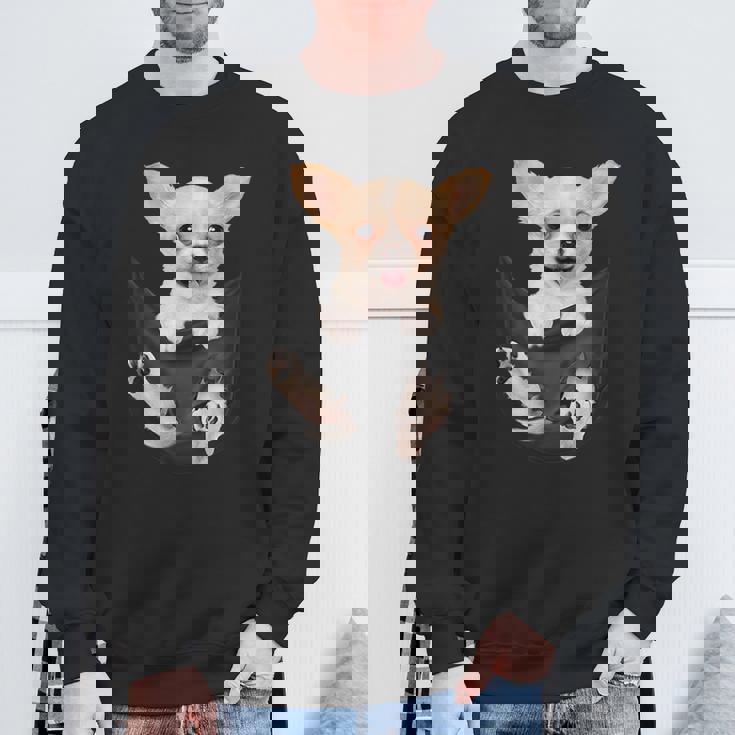 チワワ犬愛好家のためのポケットに入った面白いチワワ犬。 スウェットシャツ 高齢者への贈り物