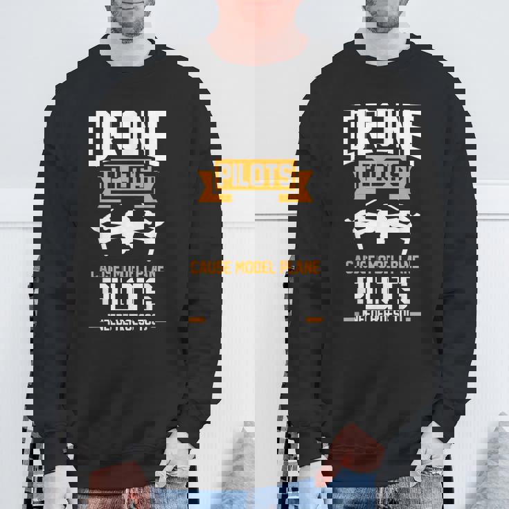 ドローンパイロットはモデル飛行機のパイロットのドローンを引き起こす スウェットシャツ 高齢者への贈り物