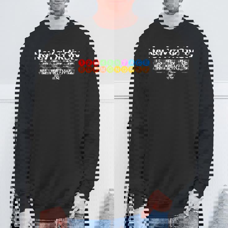 ニューヨーク市地下鉄の駅標識、ニューヨークの列車標識nyc。 スウェットシャツ 高齢者への贈り物