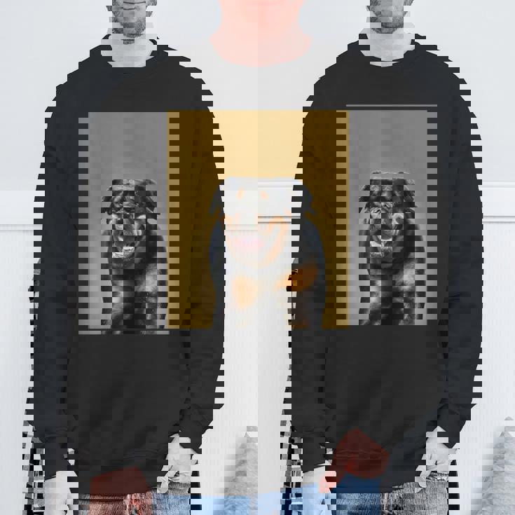 ハッピーロットワイラー犬自撮りポートレート スウェットシャツ 高齢者への贈り物