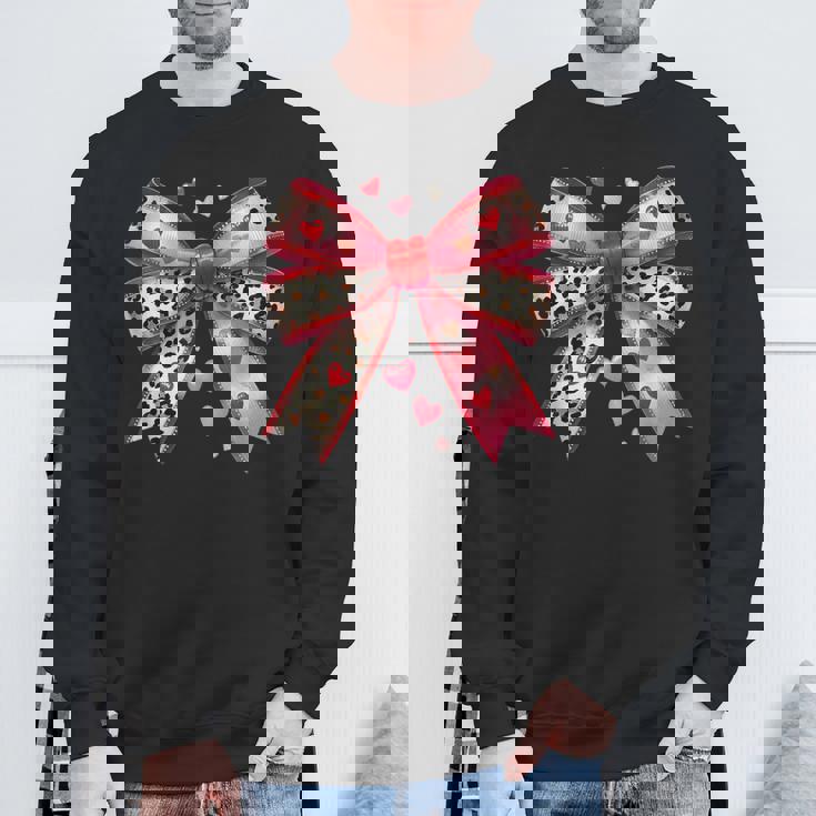 ハート付きピンクヒョウ柄リボン。 スウェットシャツ 高齢者への贈り物