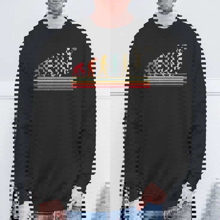 バスケットボール選手のためのレトロなバスケットボールエボリューションダンキング。 スウェットシャツ 高齢者への贈り物