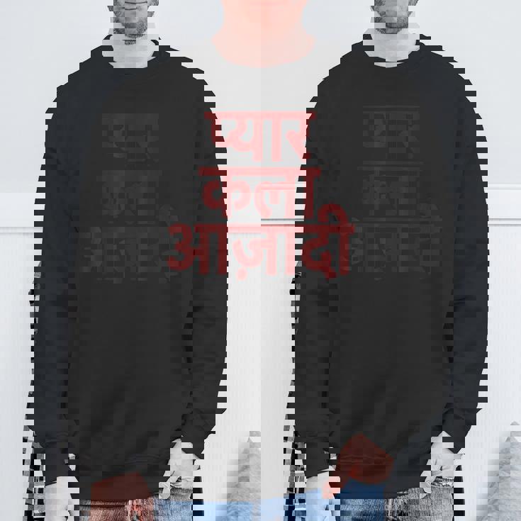 ヒンディー語で書かれた愛、芸術、自由 スウェットシャツ 高齢者への贈り物