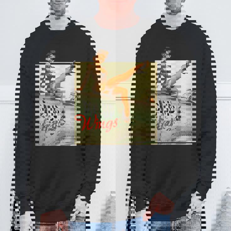 ピンナップガールの羽ビンテージポスターww2 スウェットシャツ 高齢者への贈り物