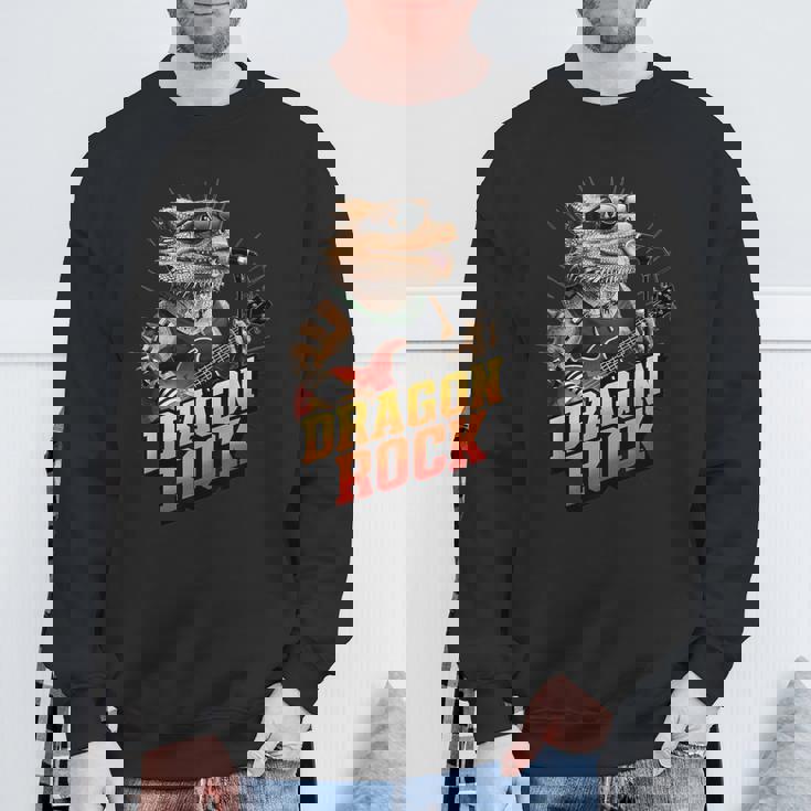 フトアゴヒゲトカゲの岩、フトアゴヒゲトカゲ、ロッカー、ギターマイク スウェットシャツ 高齢者への贈り物