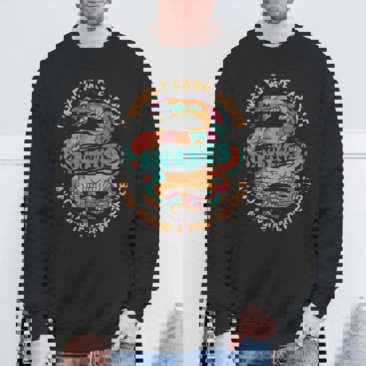 ヘビのお世話 面白い スウェットシャツ 高齢者への贈り物