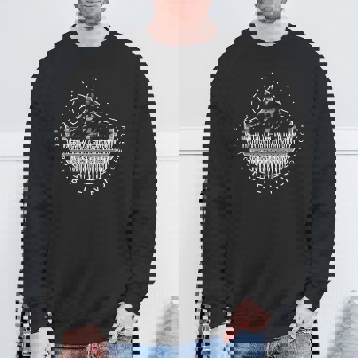 ベンド オレゴン 山と森 シンプル ミニマルデザイン スウェットシャツ 高齢者への贈り物