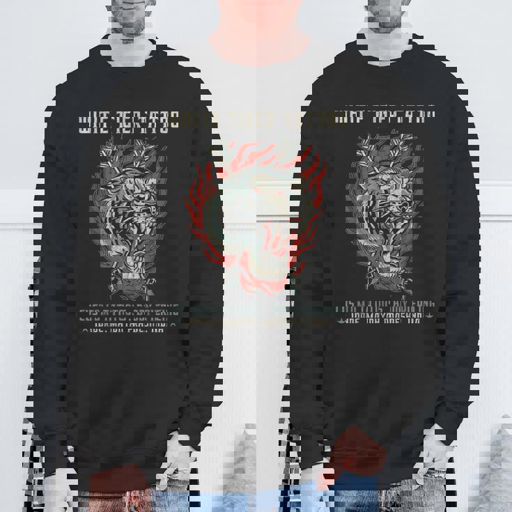 ホワイトタイガータトゥースタジオ、オールドスクール、インドール、インド スウェットシャツ 高齢者への贈り物