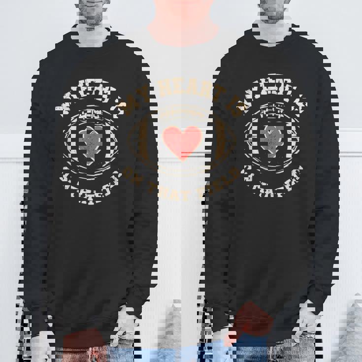 マイ・ハート・イズ・オン・ザッド・フィールド—ファニー・フットボール スウェットシャツ 高齢者への贈り物