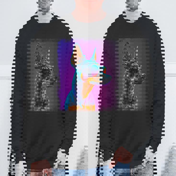 ミニピン 犬 オーナーのミニチュアピンシャーの漫画。 スウェットシャツ 高齢者への贈り物