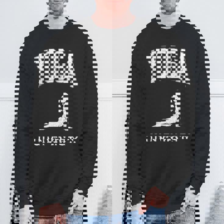 ヨガ 大学 大学 面白い スウェットシャツ 高齢者への贈り物