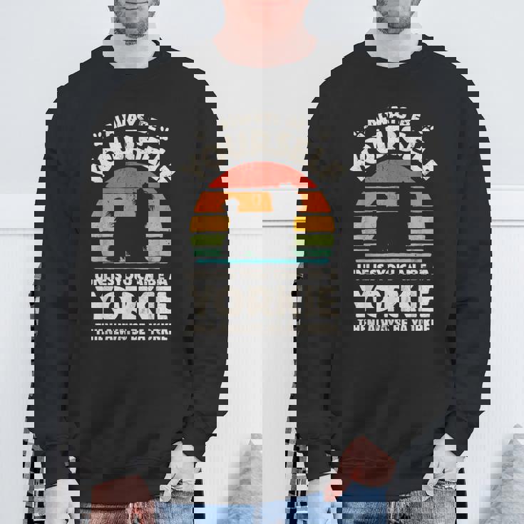 ヨークシャーテリア Always Be Yourself レトロ 70年代犬 スウェットシャツ 高齢者への贈り物