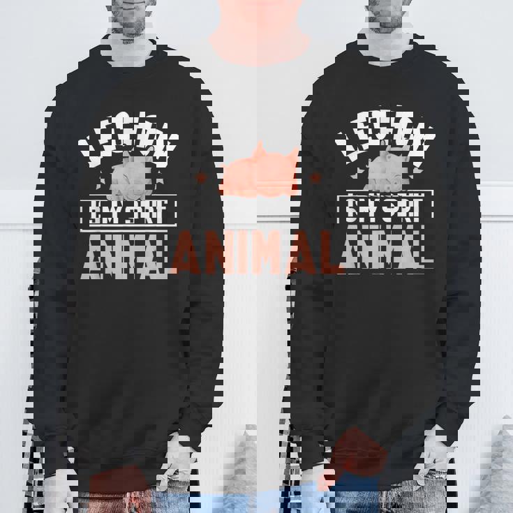 レチョンは私の精神動物です面白いですlechon Pinoy スウェットシャツ 高齢者への贈り物