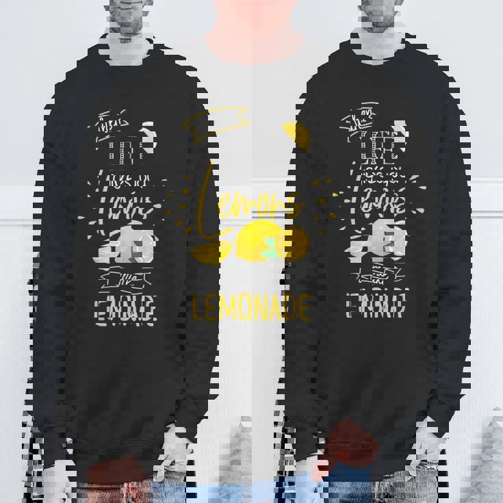人生があなたにレモンを与えるとき、レモネードギフトを作る スウェットシャツ 高齢者への贈り物