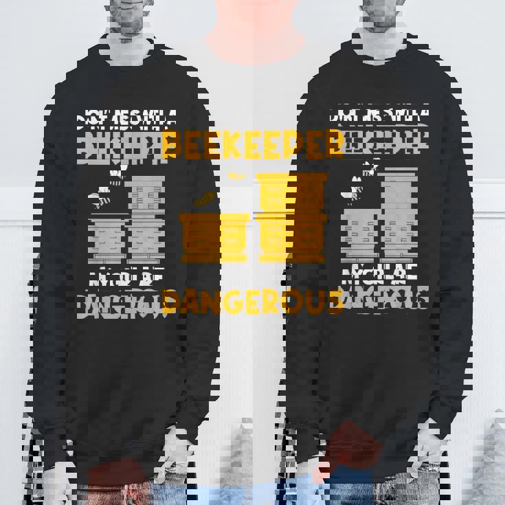 収穫養蜂家 これらを植えてミツバチを救いましょう スウェットシャツ 高齢者への贈り物