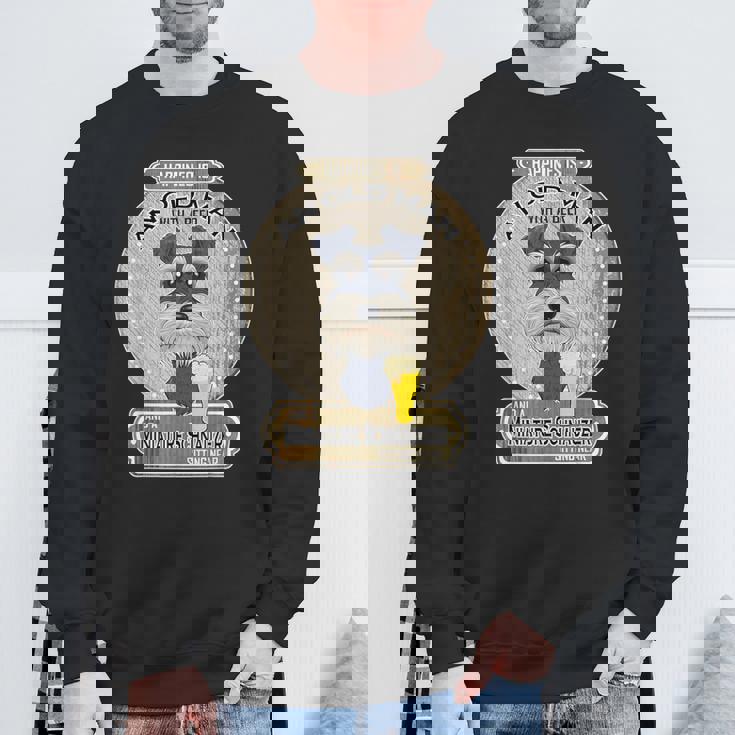 幸せはビールを持った老人にある ミニチュア・シュナウザー スウェットシャツ 高齢者への贈り物