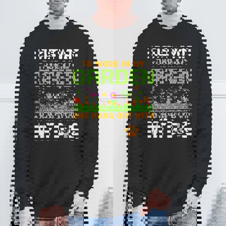 庭で働いて犬とたむろしたい スウェットシャツ 高齢者への贈り物