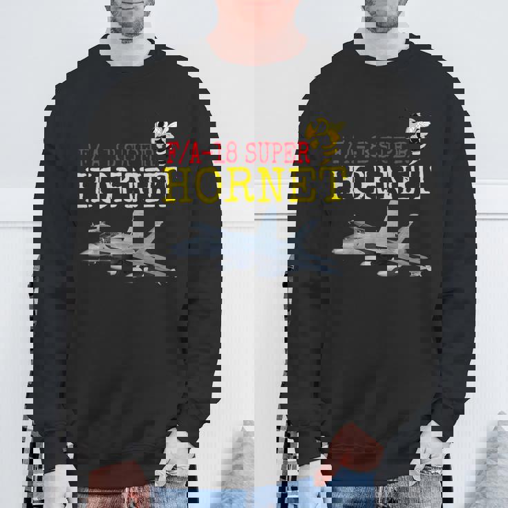 愛国的なアメリカ海軍「FA-18 スーパーホーネット」 In Action。 スウェットシャツ 高齢者への贈り物