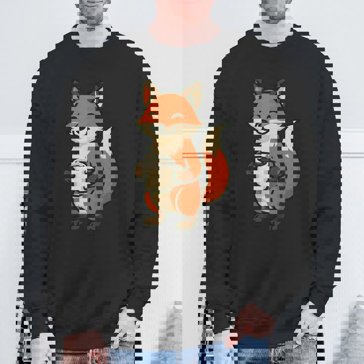 朝のコーヒーを楽しむ居心地の良いキツネ。 スウェットシャツ 高齢者への贈り物