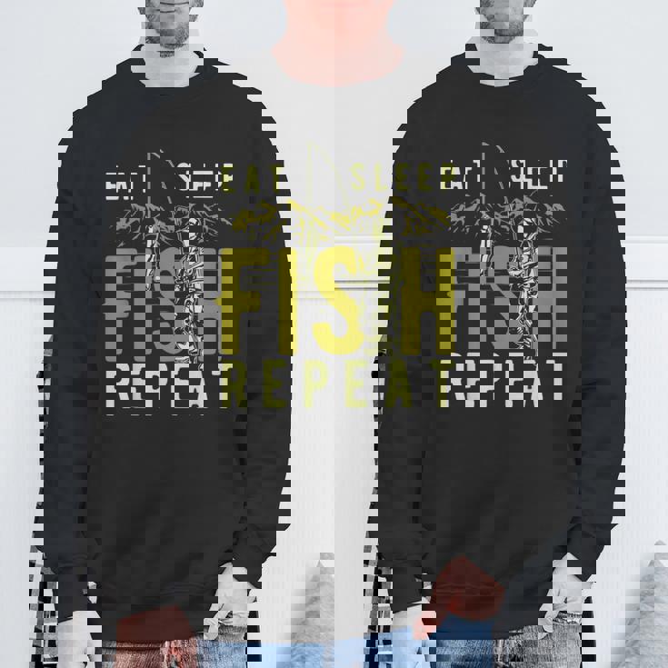 漁師のために睡眠魚を繰り返し面白い引用を食べる スウェットシャツ 高齢者への贈り物