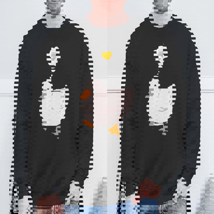 目玉焼きのハートがかわいいアヒル好きのデザイン。 スウェットシャツ 高齢者への贈り物