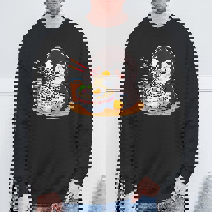 箸でラーメンを食べるかわいいペンギン スウェットシャツ 高齢者への贈り物