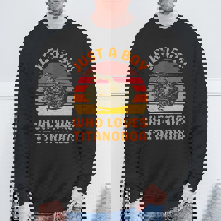 絶滅した大蛇ティタノボアを愛するただの少年 スウェットシャツ 高齢者への贈り物