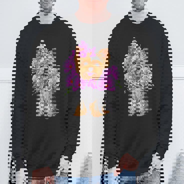 花を持つヨークシャー テリア スウェットシャツ 高齢者への贈り物