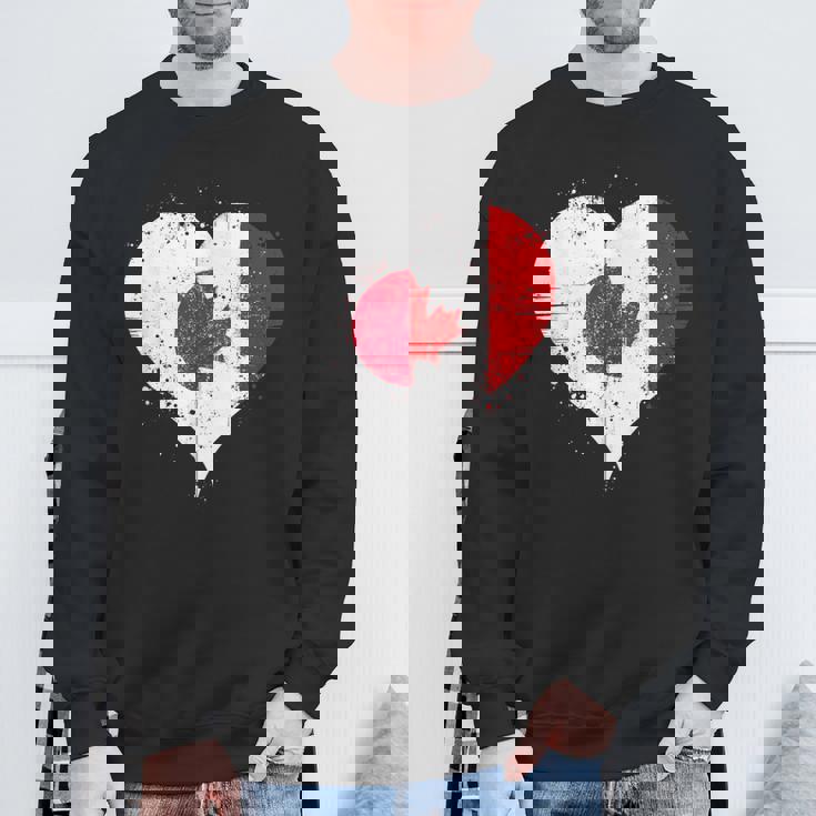 誇り高き日系カナダ人を想うビンテージスタイルのクールなカナダ国旗と日本国旗 スウェットシャツ 高齢者への贈り物