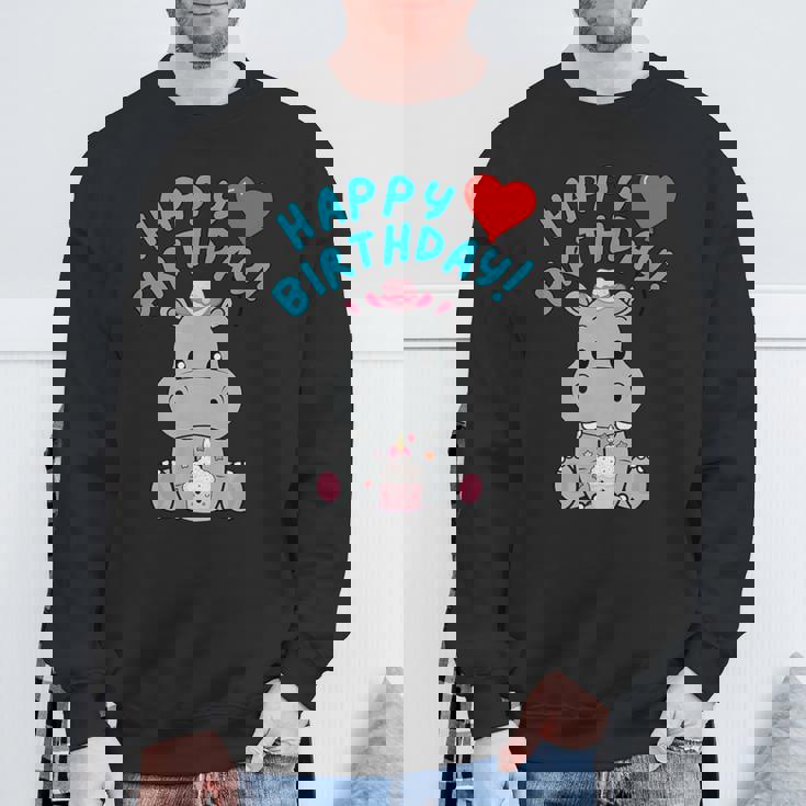 誕生日おめでとうギフト かわいいカバが彼女の誕生日を祝います スウェットシャツ 高齢者への贈り物