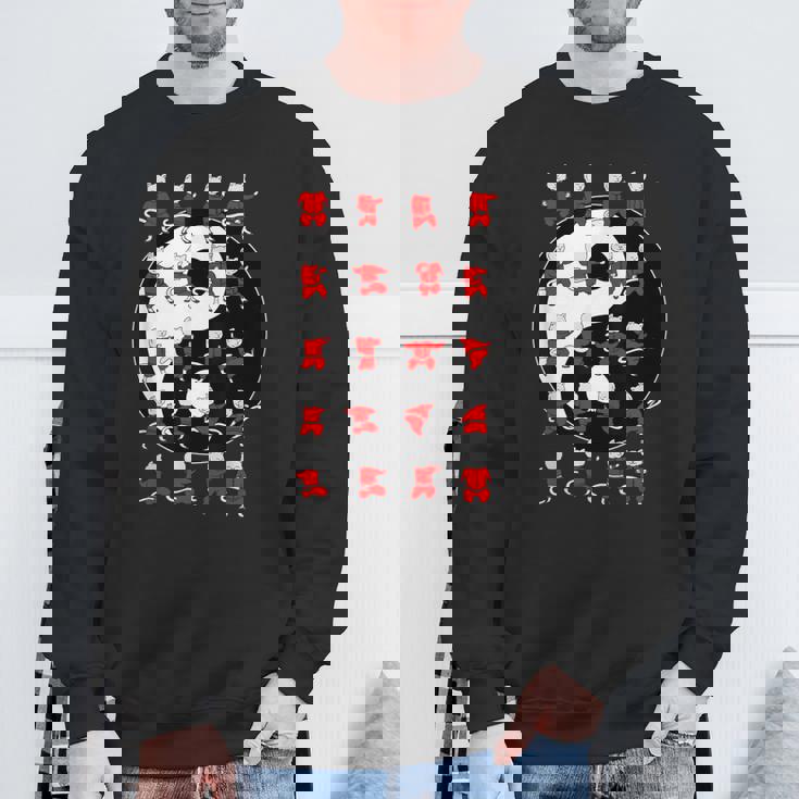 面白い太極拳猫が陰陽のデザインを動かす スウェットシャツ 高齢者への贈り物