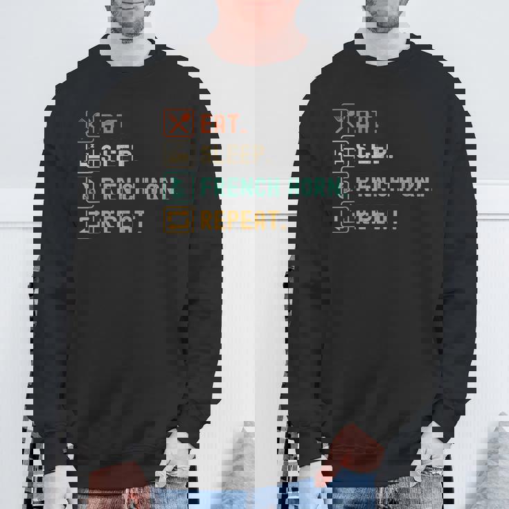 食べる、寝る、フレンチ ホルン リピート 面白いフレンチ ホルン愛好家 スウェットシャツ 高齢者への贈り物