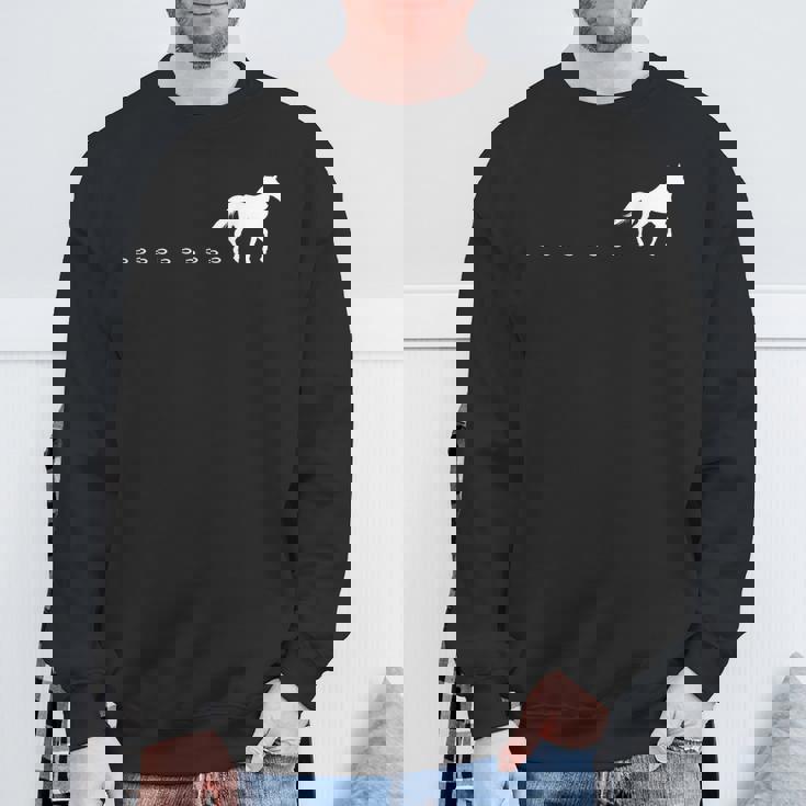 馬の線路、馬蹄、乗馬。 スウェットシャツ 高齢者への贈り物