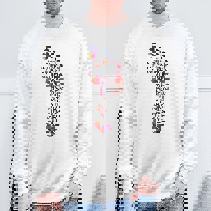 1000マイルの旅は一歩で始まる。 スウェットシャツ 高齢者への贈り物